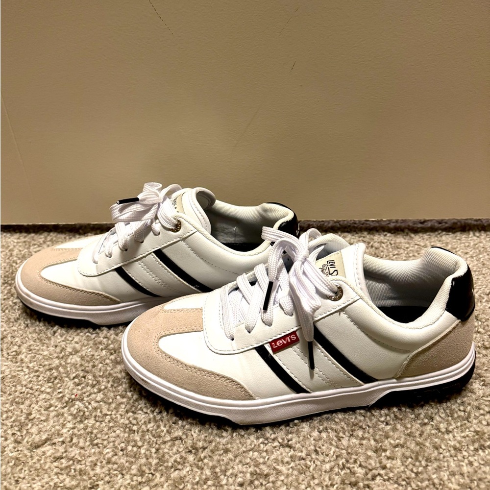 Levi sneakers, size 7